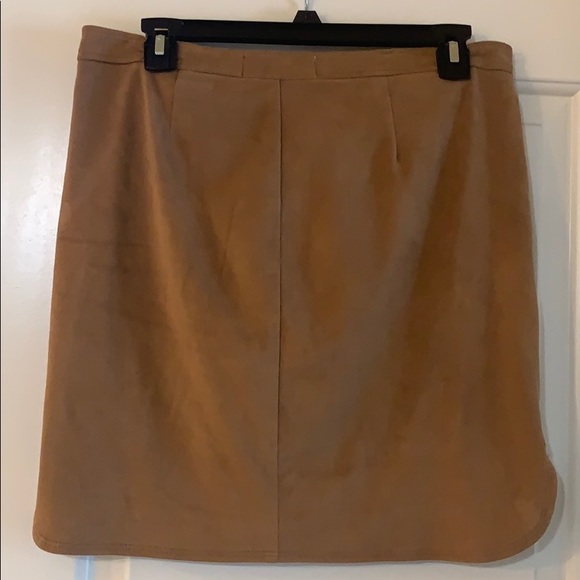 Camel Colored button front mini skirt - Picture 4 of 4